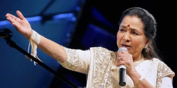 Asha Bhosle Mesmerizes at 91 with Tauba Tauba Performance in Dubai