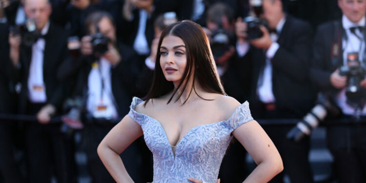 Aishwarya Rai Bachchan’s Car Involved in Minor Collision with BEST Bus in Mumbai