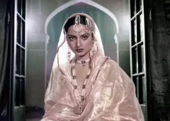 A Night of Glamour: Rekha and Bollywood Stars Unite for Umrao Jaan